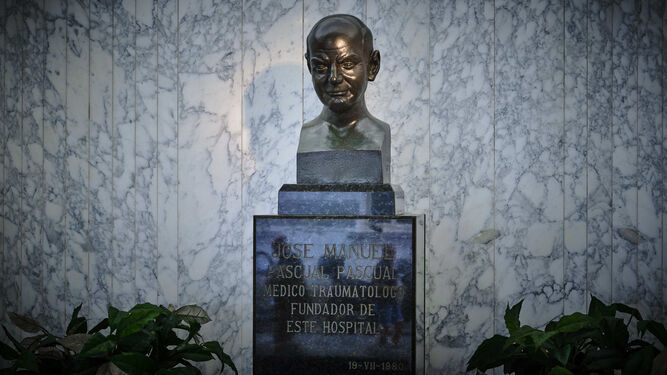 Busto dedicado a José Manuel Pascual Pascual en el Hospital de San Rafael.