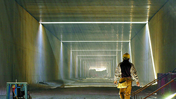 El túnel del soterramiento en Cádiz en construcción, preparado para dos vías.
