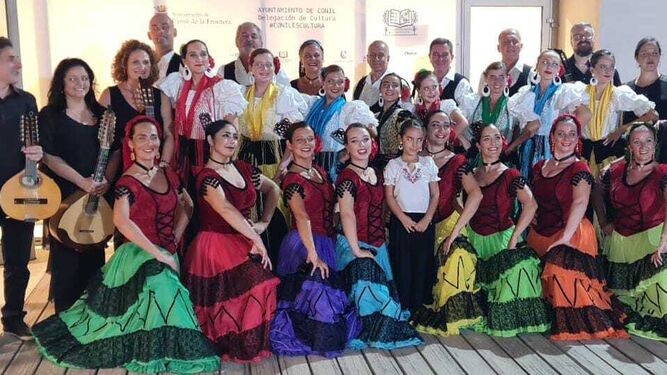 La Asociación de Danzas Folclóricas 'Ciudad de Cádiz'.