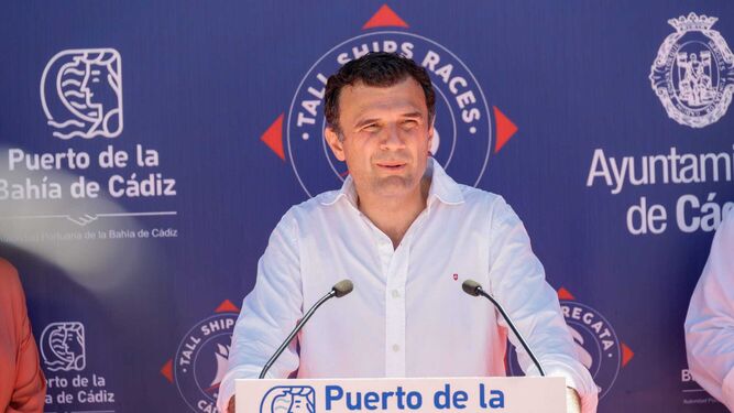 El alcalde de Cádiz, Bruno García, durante su comparecencia ante los medios.