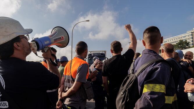Protesta de trabajadores del Metal la semana pasada frente a Navantia Cádiz.