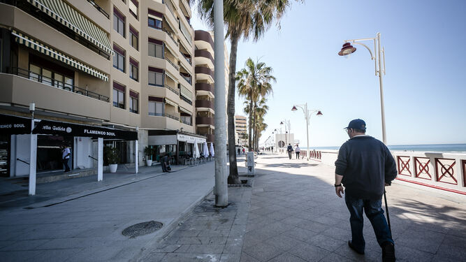 El Paseo Marítimo de Cádiz, con los pisos más caros de la provincia junto a Zahara de los Atunes.