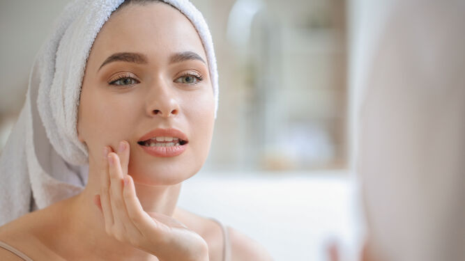 ¿Rutina facial en tan solo una crema? El secreto de las famosas con hasta 15 usos cosméticos