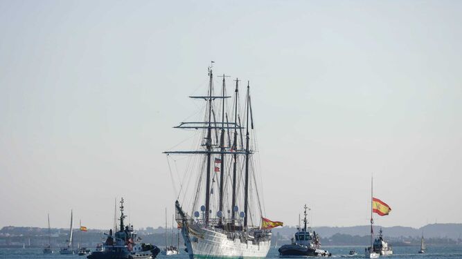 Llegada del 'Juan Sebastián de Elcano' al puerto de Cádiz.