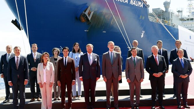 Los reyes de España y Holanda, en su visita a Algeciras.