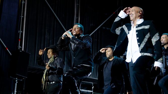The Jacksons, en el escenario de Bahía Sound en San Fernando, durante el concierto 80's Legends.