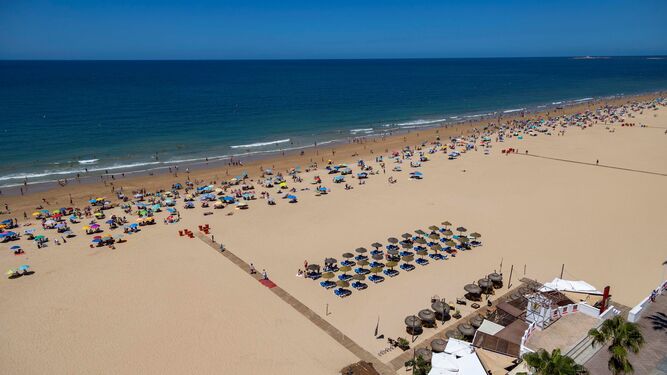 Vista panorámica de la playa de Cádiz