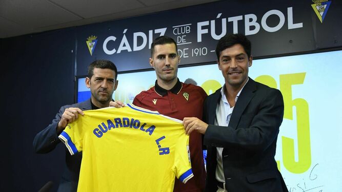 Posado de Sergi Guardiola con Juanjo Lorenzo y Borja Lasso.