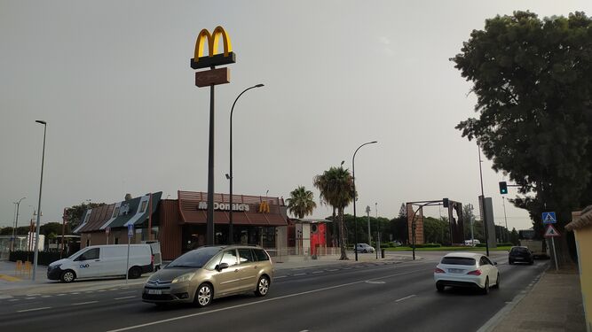 Suelos de Janer, donde acaba de abrir McDonald's, junto al acceso de La Ardila en San Fernando.