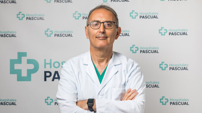 El Doctor Alejandro López Suárez, médico internista en el Hospital Pascual Virgen del Camino.