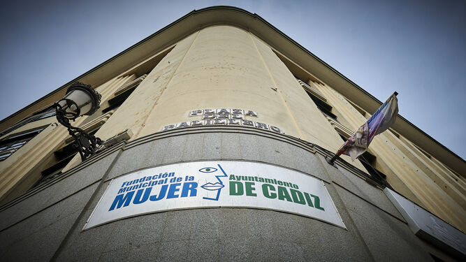 Fachada de la Fundación municipal de la Mujer del Ayuntamiento de Cádiz.