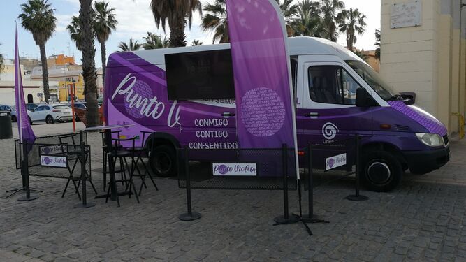 Foto de archivo de un punto violeta en Puerto Real