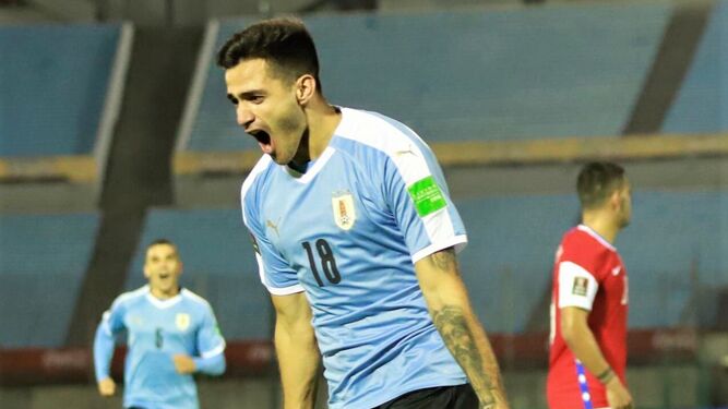 Maxi Gómez celebra un gol con Uruguay.