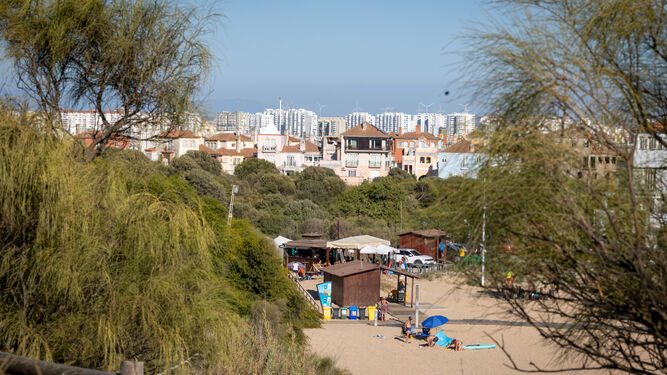Terrenos de la finca La China, junto a la playa de La Muralla y al pueblo marinero de Puerto Sherry.