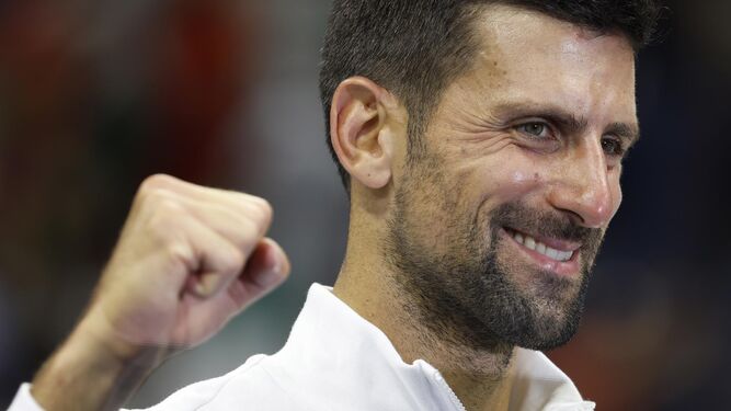 Djokovic festeja su triunfo en Nueva York.