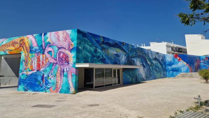 Mural 'Mar de Luz' en La Chanca, Conil
