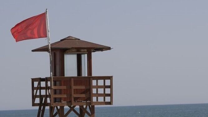 Las playas de la Costa Oeste portuense seguirán con la bandera roja hasta el lunes.