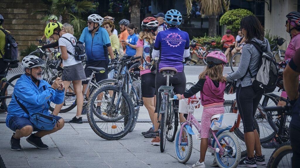 'Bicifestaci&oacute;n' entre C&aacute;diz y Puerto Real para pedir un paso ciclista y peatonal por el puente Carranza