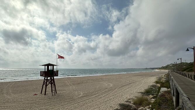 La bandera roja sigue ondeando en varias playas portuenses.