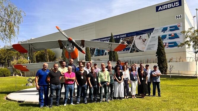 Los representantes sindicales de Airbus Cádiz.
