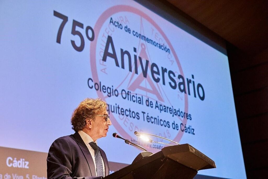 Alfredo Sanz, presidente del Consejo General de la Arquitectura T&eacute;cnica de Espa&ntilde;a durante su intervenci&oacute;n.