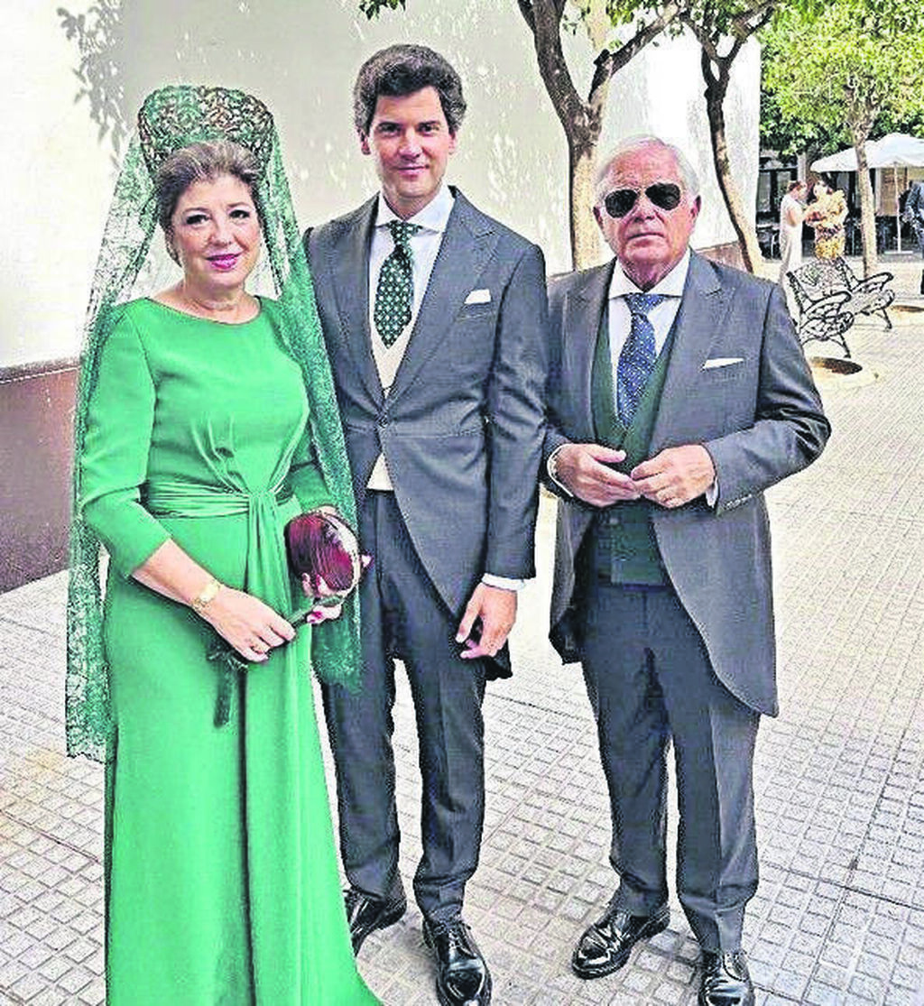 El matrimonio Antonio M&aacute;rquez y Mar&iacute;a Victoria Varela con su hijo Antonio.