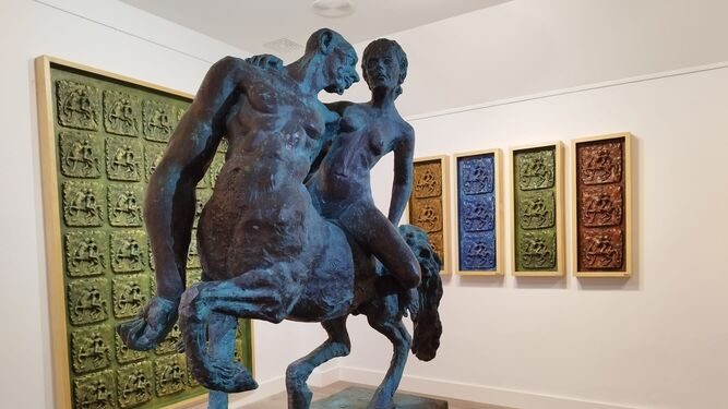 El escultor Antonio Mota expone en San Fernando 'La capa del centauro'