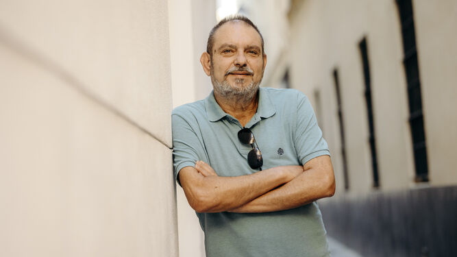Juan Catalán Bea ‘Catalino’ posa en una calle de su barrio Santa María.