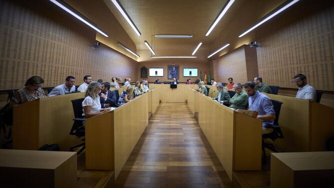 La sesión plenaria celebrada en el Ayuntamiento de El Puerto.