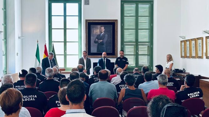 El acto se ha celebrado en el salón regio del Ayuntamiento de El Puerto.