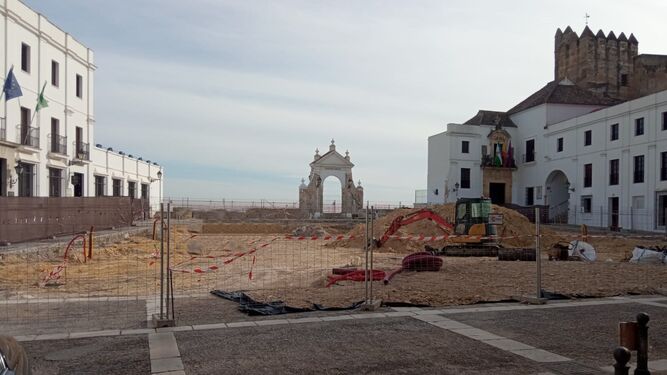 La obra de la plaza del Cabildo en Arcos está parada desde agosto.