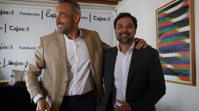Carlos Garrido (izda.) y Manuel Rosety, Cartero Real y Rey Baltasar respectivamente, al conocer el nombramiento.