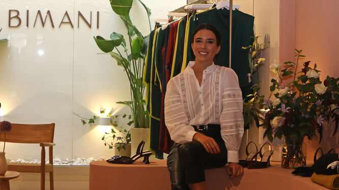 Laura Corsini, en su tienda Bimani de la calle Cuna de Sevilla.