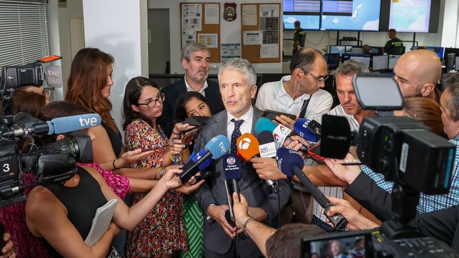 El ministro de Interior en funciones, Fernando Grande-Marlaska, atiende a medios tras una reunión de coordinación sobre la inmigración.