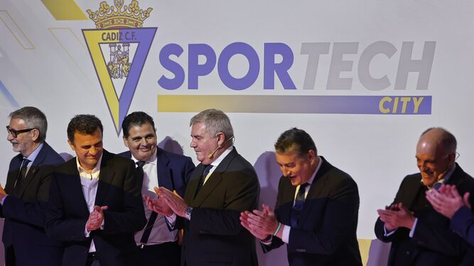 Paco Piniella, Bruno García, Rafa Contreras, Manuel Vizcaíno, Antonio Sanz y Javier Tebas, durante la presentación.