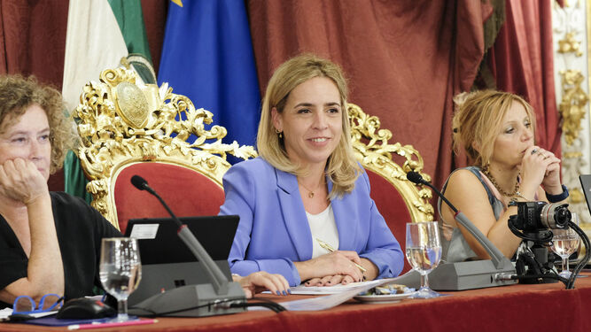 La presidenta de la Diputación de Cádiz, Almudena Martínez.