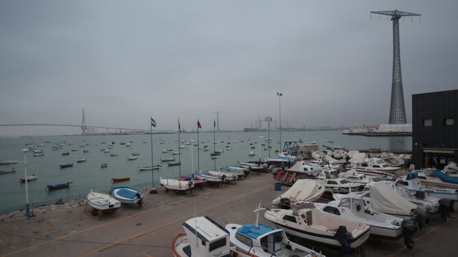 Embarcaciones recreativas en el náutico de Puntales, en Cádiz