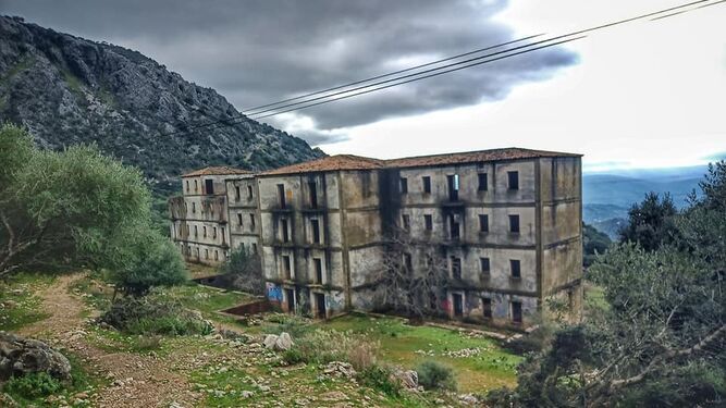 Hotel abandonado en la sierra de Cádiz