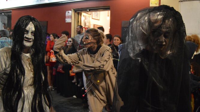Personas disfrazadas en una edición anterior de Halloween en El Puerto.