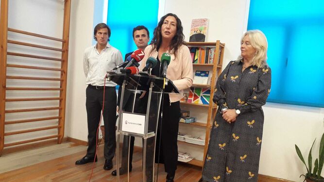 La consejera Loles López interviene junto al alcalde Bruno García, Mercedes Colombo y Pablo Otero.