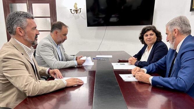 Los alcaldes de Chipiona, Rota, Trebujena y Sanlúcar reunidos en el Ayuntamiento de Chipiona.