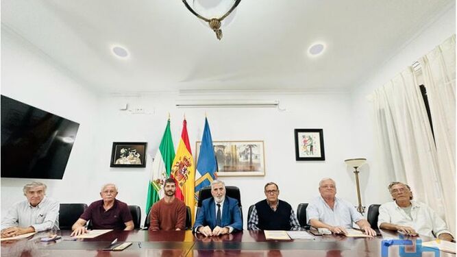 El alcalde firma los convenios de la Delegación de Cultura para asociaciones y artistas locales
