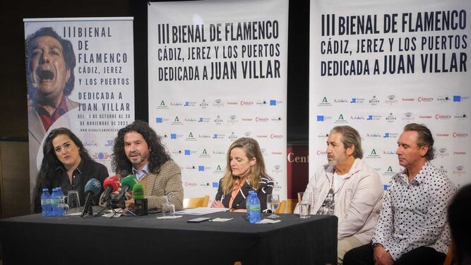 May Fernández, Mario González, Maite González, Juan Luis Monge y Caracolillo de Cádiz, en la presentación.