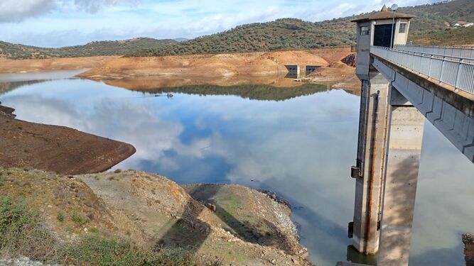 Estado en el que se encuentra el embalse de Zufre en Huelva tras las últimas lluvias.