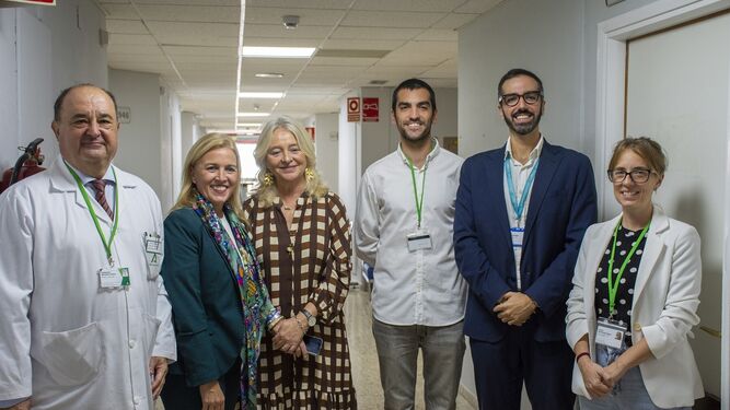 Mercedes Colombo ha visitado la sede del INiBICA en el hospital Puerta del Mar.