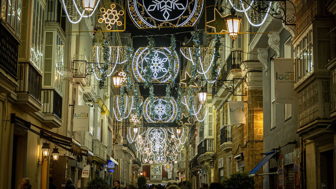 La calle Ancha de Cádiz, con las luces de Navidad en 2022