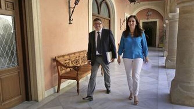 Lorenzo Sánchez y Eva Corrales, en el Ayuntamiento de Rota cuando eran socios de gobierno.