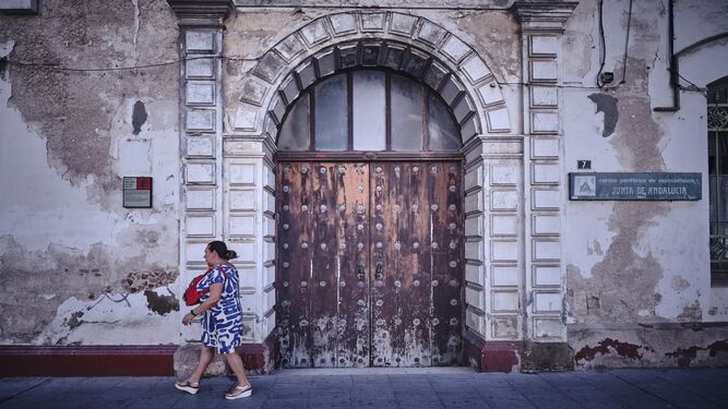 La puerta principal del antiguo Hospital de San Juan de Dios, en El Puerto de Santa María.