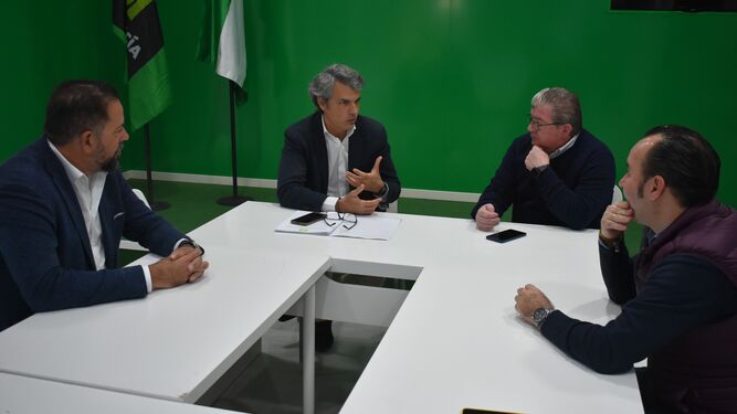 Reunión de AxSí con Asihtur para tratar la subida del IBI en San Fernando.