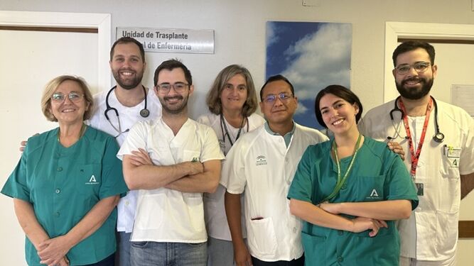 Miembros del equipo de nefrólogos e investigadores de los hospitales que han realizado el estudio, liderado por dra. Auxi Mazuecos, del Hospital Puerta del Mar.